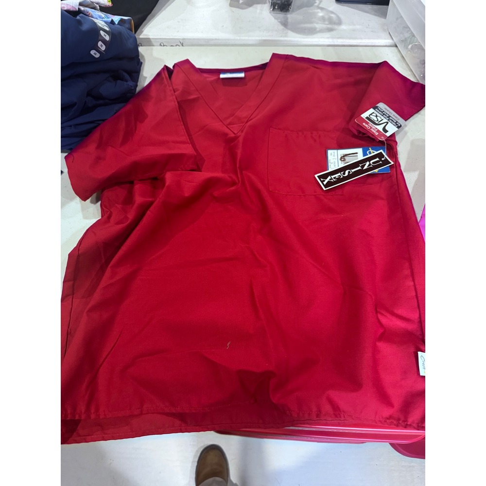 Crest 105 Unisex Scrub Top Red V-Neck Short Sleeve Medical Uniform Size M NWT